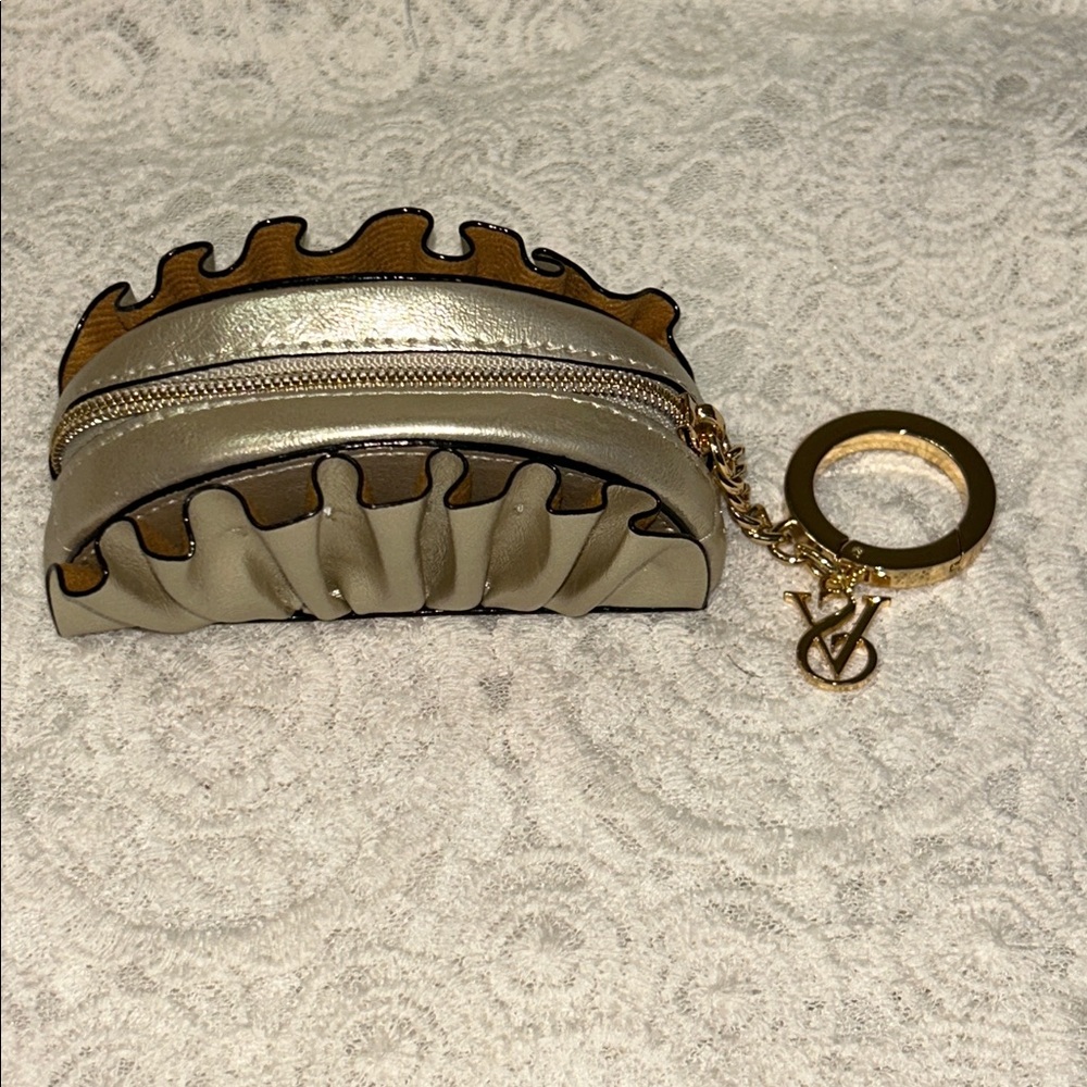 Beautiful Shell Coin Pouch - Picture 3 of 7
